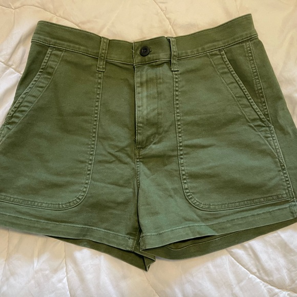 Madewell Pants - Madewell NWT Olive Green Emmett Shorts